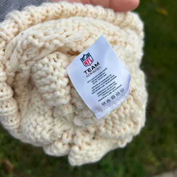 LA Rams Cream Cable Knit Beanie with Logo - Picture 3 of 5